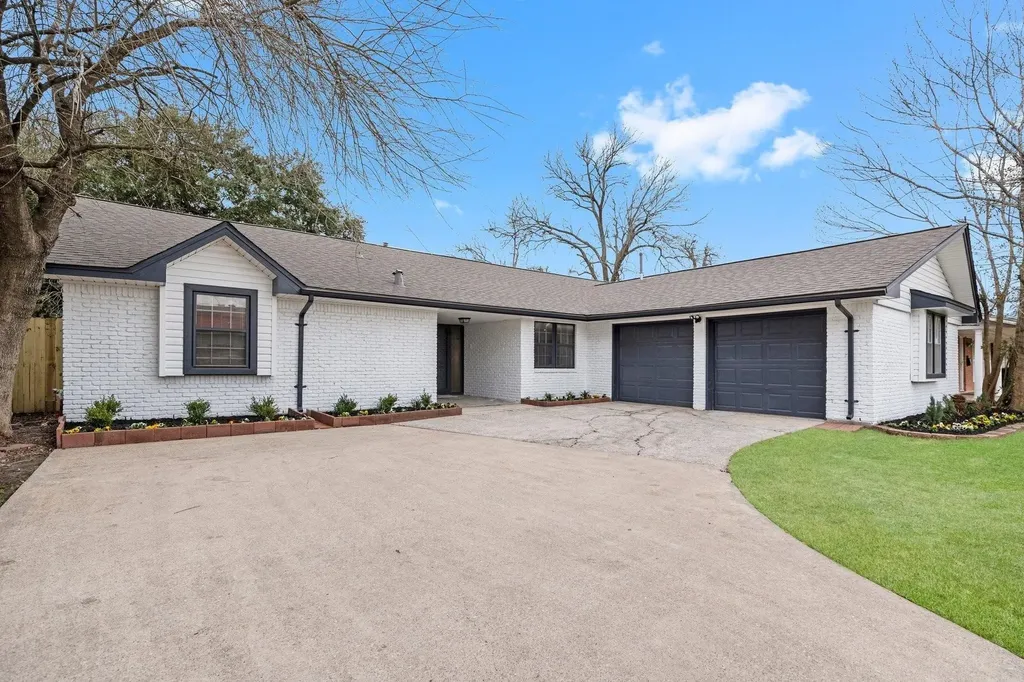 322 E Edgebrook Drive Houston TX 77034