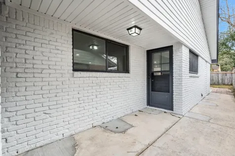 322 E Edgebrook Drive Houston TX 77034