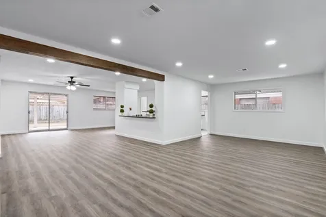 322 E Edgebrook Drive Houston TX 77034
