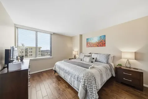 3525 Sage Road 909 Houston TX 77056