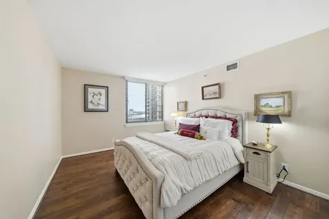 3525 Sage Road 909 Houston TX 77056