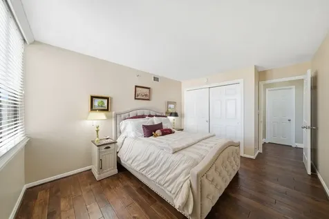 3525 Sage Road 909 Houston TX 77056