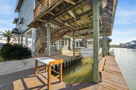 339 Admiral Circle Tiki Island TX 77554