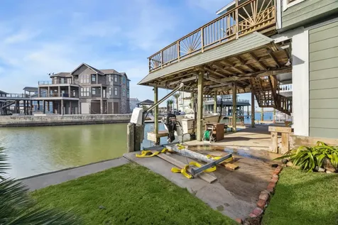 339 Admiral Circle Tiki Island TX 77554