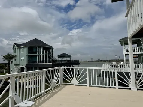 339 Admiral Circle Tiki Island TX 77554