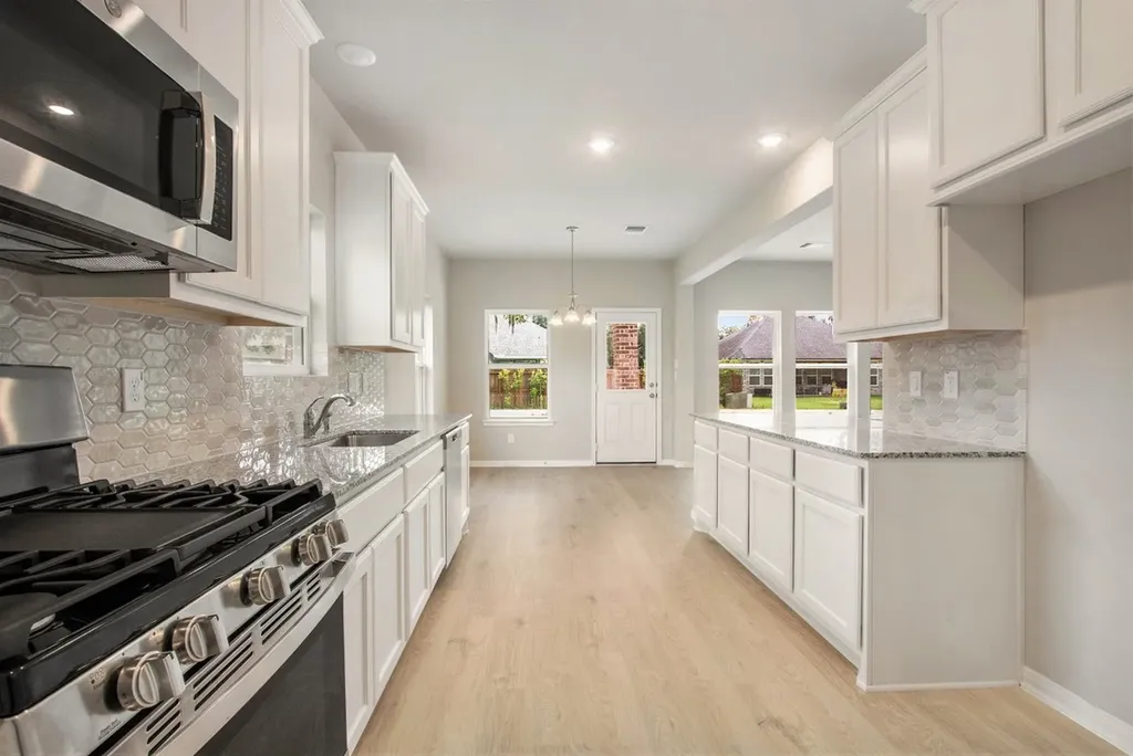 107 Pecan Valley Drive West Columbia TX 77486