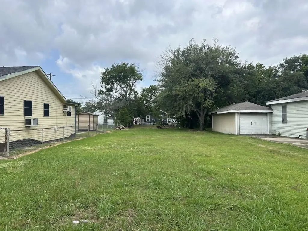 1215 W 5th Street Port Arthur TX 77640
