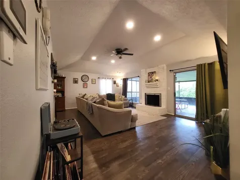 9406 Walnut Glen Drive Houston TX 77064