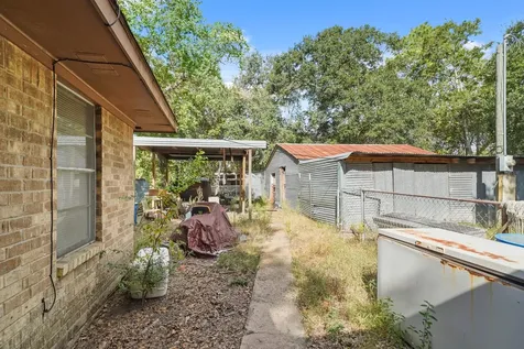 5913 County Road 225 East Bernard TX 77435
