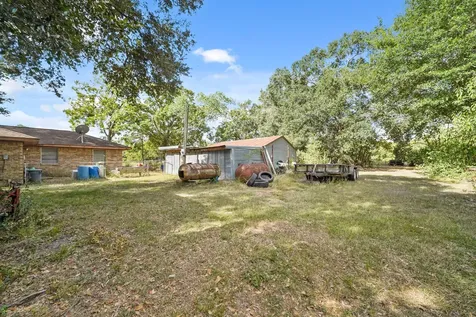 5913 County Road 225 East Bernard TX 77435
