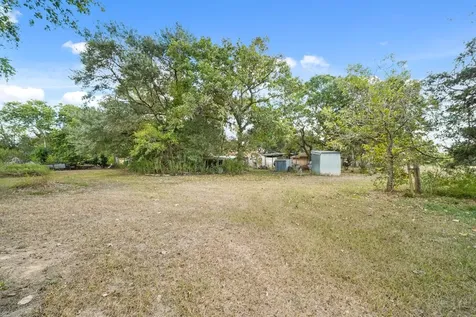 5913 County Road 225 East Bernard TX 77435