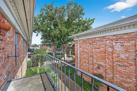 2822 Briarhurst Drive 52 Houston TX 77057