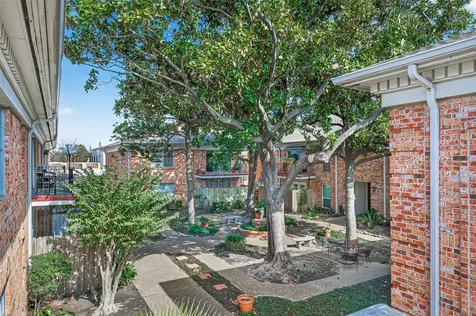 2822 Briarhurst Drive 52 Houston TX 77057