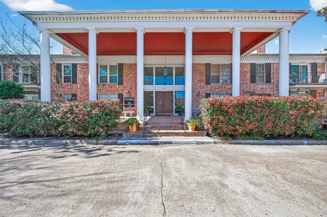 2822 Briarhurst Drive 52 Houston TX 77057