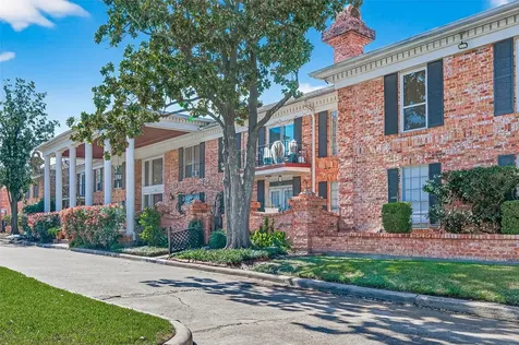 2822 Briarhurst Drive 52 Houston TX 77057