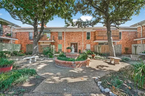 2822 Briarhurst Drive 52 Houston TX 77057
