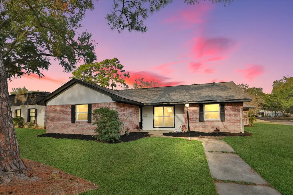 18111 Barbuda Lane Houston TX 77058