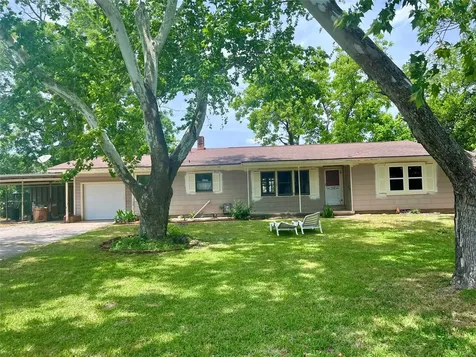 1320 Montezuma Street Columbus TX 78934