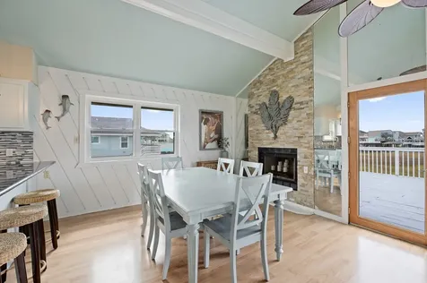 944 Tiki Drive Tiki Island TX 77554