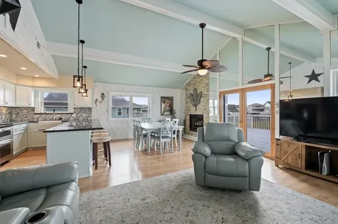 944 Tiki Drive Tiki Island TX 77554