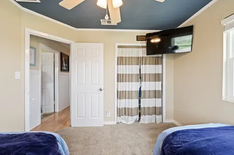 944 Tiki Drive Tiki Island TX 77554