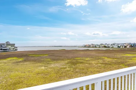 944 Tiki Drive Tiki Island TX 77554