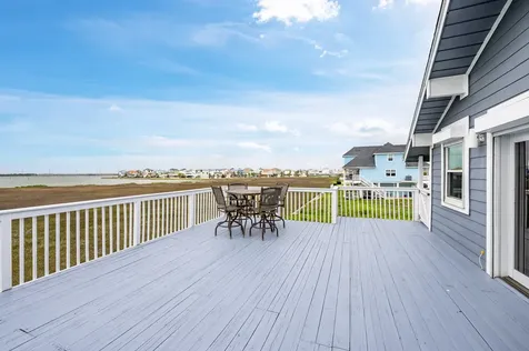 944 Tiki Drive Tiki Island TX 77554