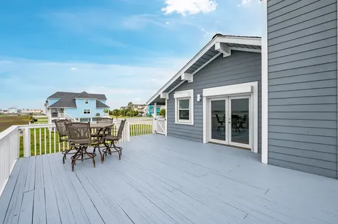 944 Tiki Drive Tiki Island TX 77554