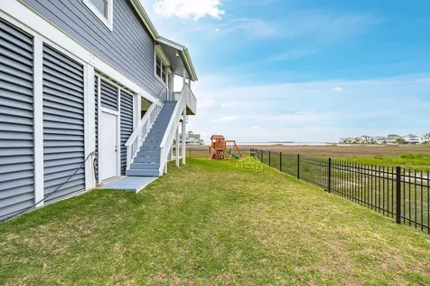 944 Tiki Drive Tiki Island TX 77554
