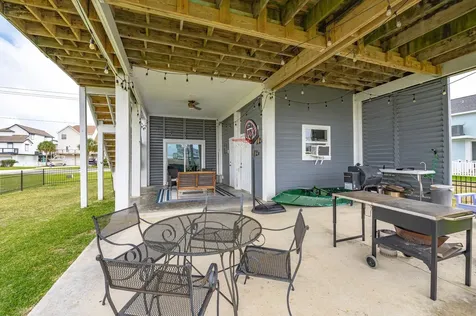 944 Tiki Drive Tiki Island TX 77554