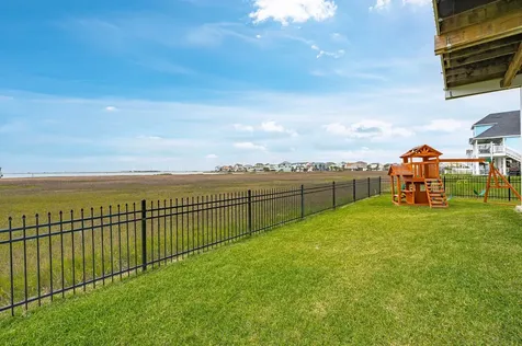 944 Tiki Drive Tiki Island TX 77554