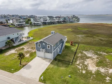 944 Tiki Drive Tiki Island TX 77554