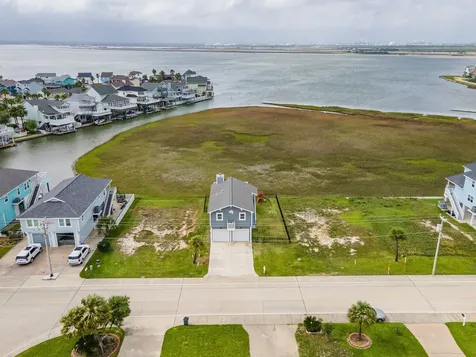 944 Tiki Drive Tiki Island TX 77554