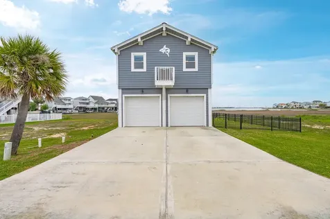 944 Tiki Drive Tiki Island TX 77554