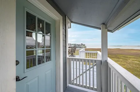 944 Tiki Drive Tiki Island TX 77554