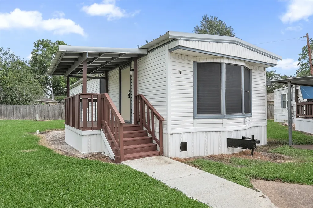 2222 N Austin Avenue 18 Pearland TX 77581
