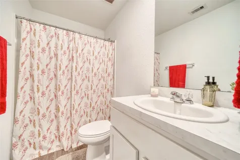 184 Kelly Street Angleton TX 77515