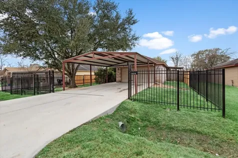 5018 Wilmington Street Houston TX 77033