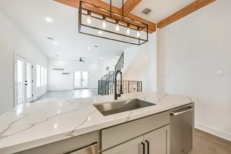 1039 W 24th Street Houston TX 77008