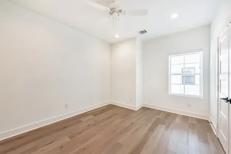 1039 W 24th Street Houston TX 77008