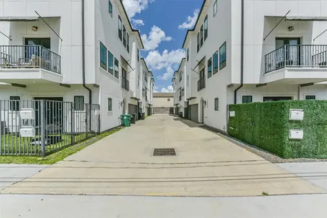 1039 W 24th Street Houston TX 77008