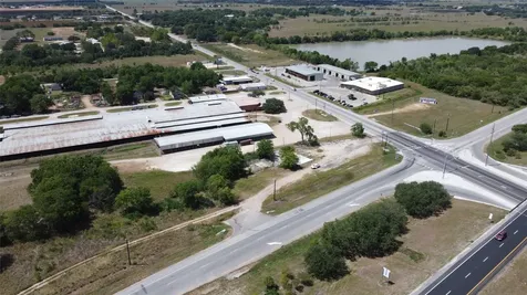 1801 S Mechanic El Campo TX 77437