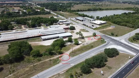 1801 S Mechanic El Campo TX 77437