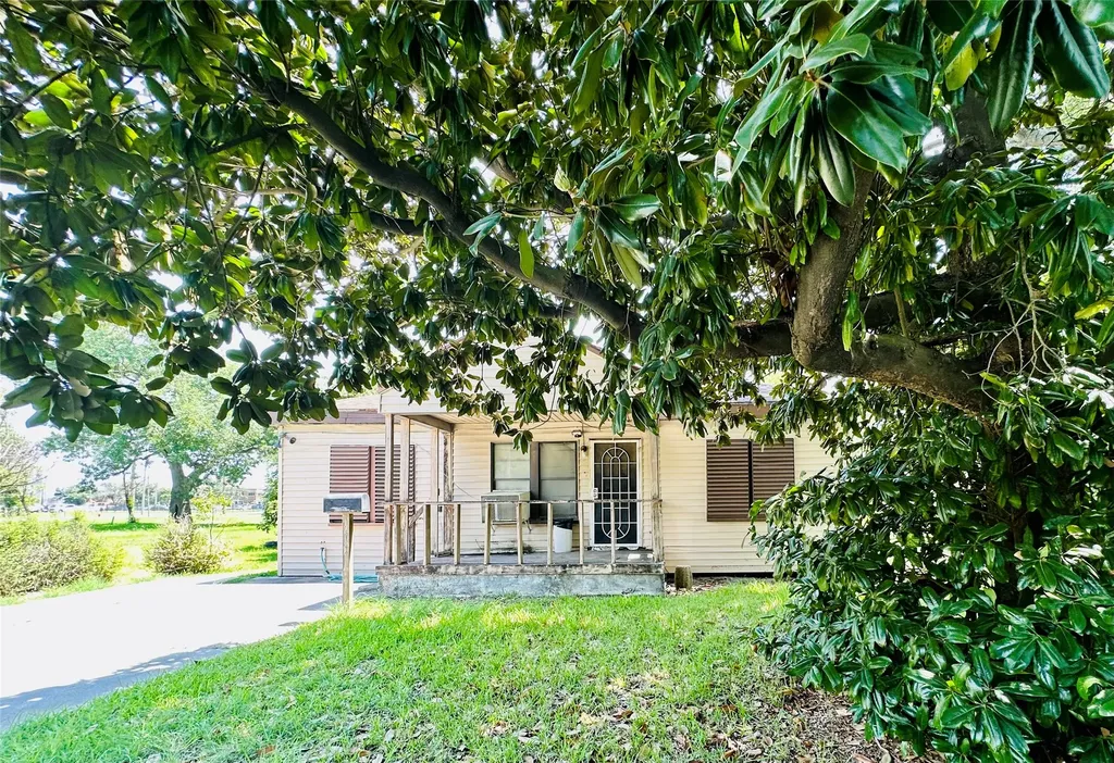 1217 4th Avenue S Texas City TX 77590