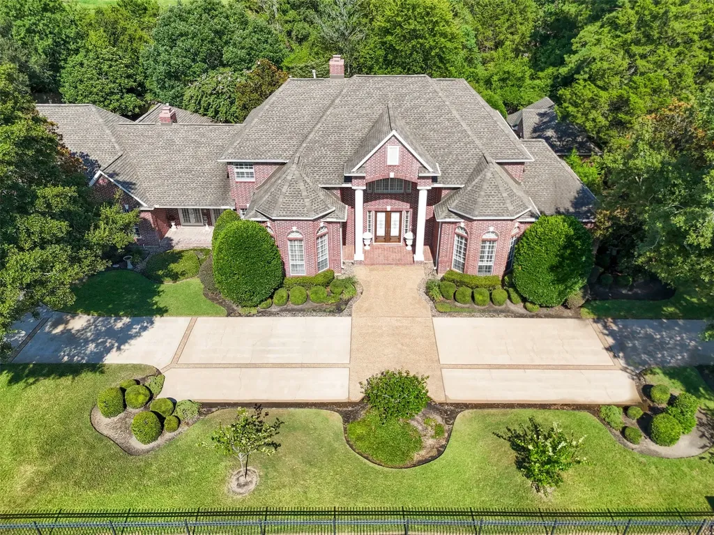 22222 Holly Creek Trail Tomball TX 77377