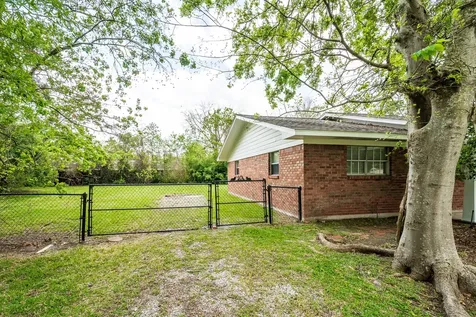 122 Honeysuckle Drive Baytown TX 77520