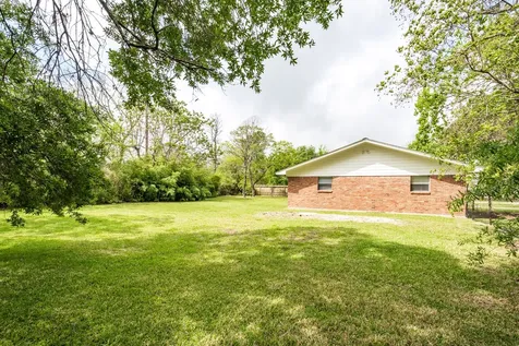 122 Honeysuckle Drive Baytown TX 77520