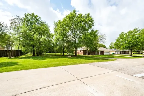 122 Honeysuckle Drive Baytown TX 77520