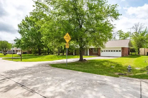 122 Honeysuckle Drive Baytown TX 77520