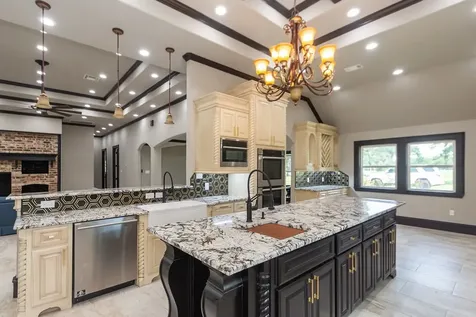 5685 County Road 823 West Columbia TX 77486